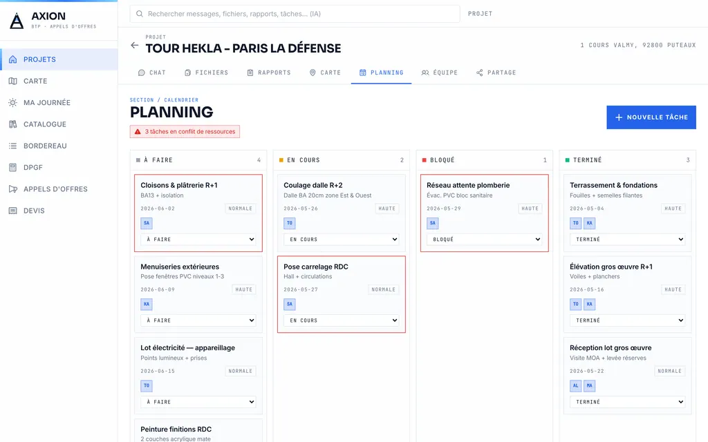 Planning de chantier en colonnes de tâches avec alerte de conflit de ressources