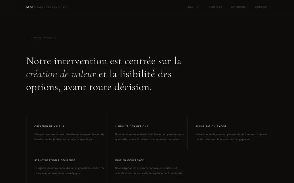 Section approche avec une phrase d’accroche et cinq principes en colonnes